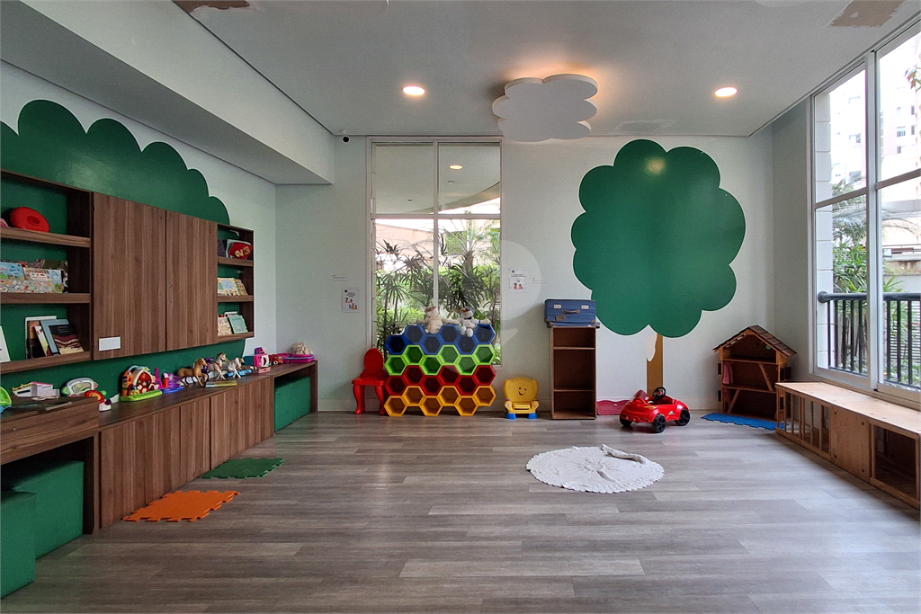 APARTAMENTO em MOEMA