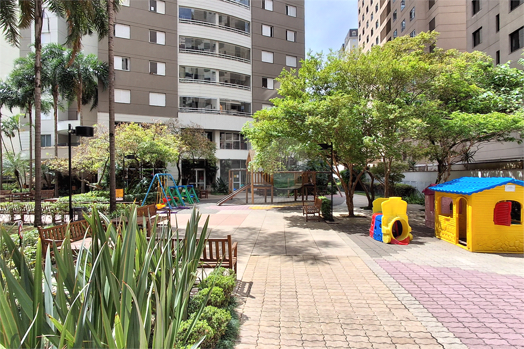 APARTAMENTO em MOEMA