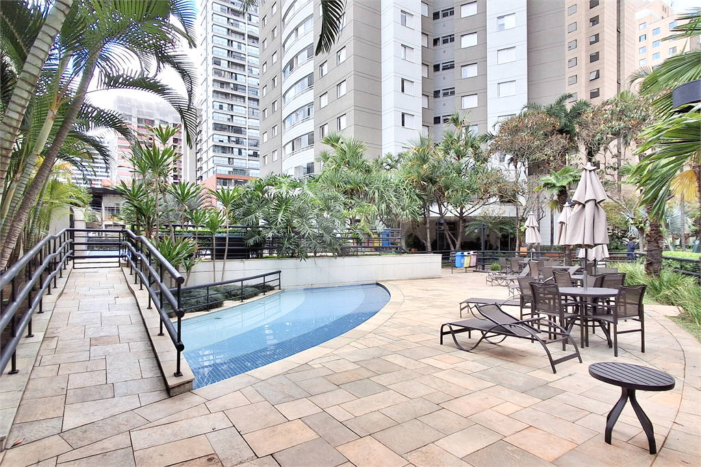 APARTAMENTO em MOEMA