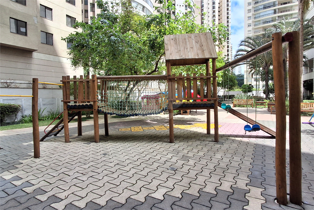 APARTAMENTO em MOEMA