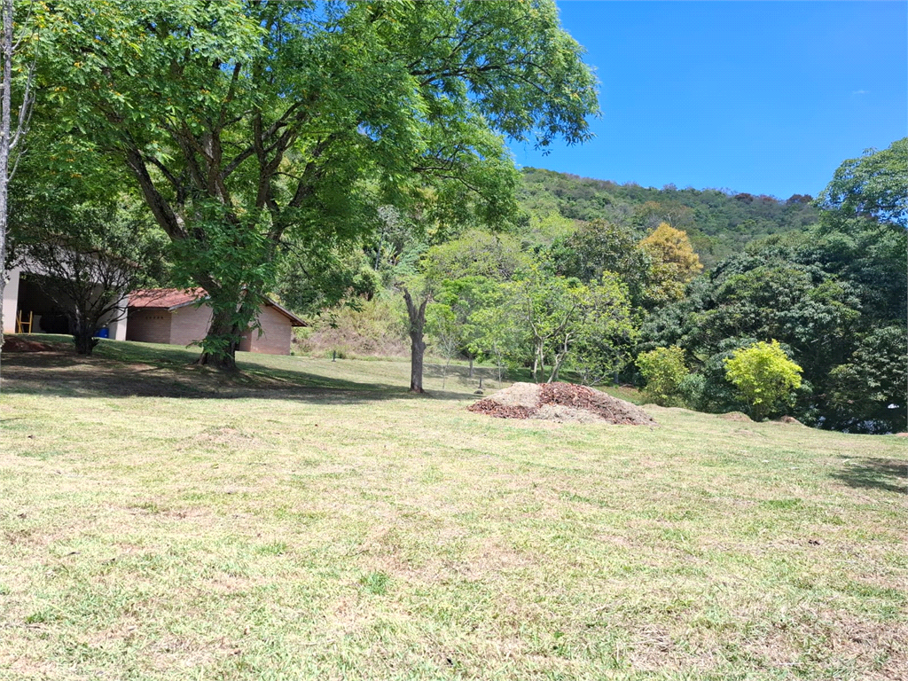 Chácara LOCAÇÃO Mairiporã com 48.000m2, 4 casas, piscina, estábulo para 6 cavalos, área gourmet e lago com peixes. 