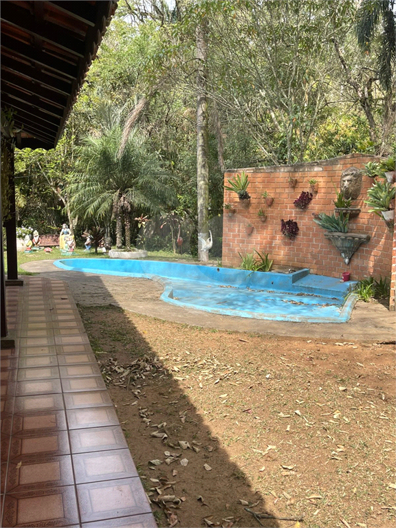 Chácara LOCAÇÃO Mairiporã com 48.000m2, 4 casas, piscina, estábulo para 6 cavalos, área gourmet e lago com peixes. 