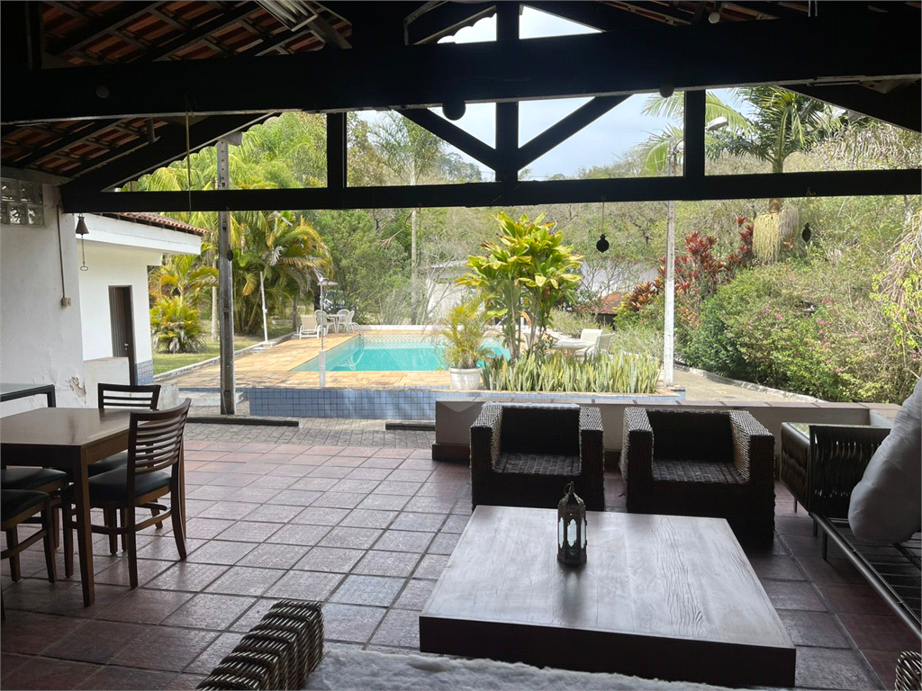 Chácara LOCAÇÃO Mairiporã com 48.000m2, 4 casas, piscina, estábulo para 6 cavalos, área gourmet e lago com peixes. 