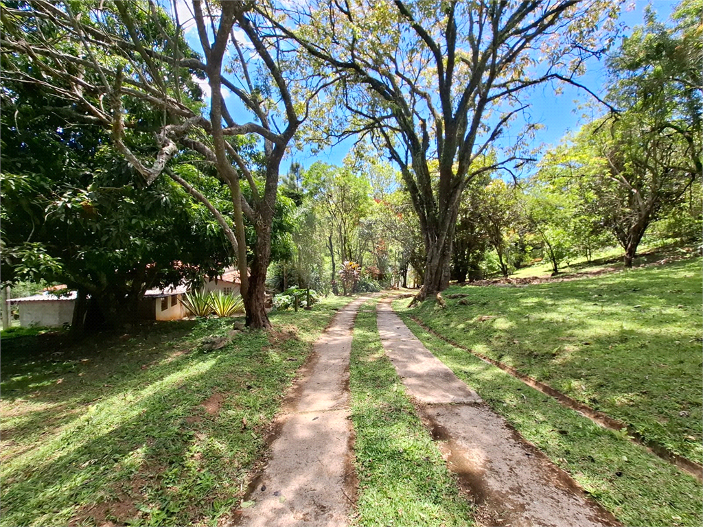 Chácara LOCAÇÃO Mairiporã com 48.000m2, 4 casas, piscina, estábulo para 6 cavalos, área gourmet e lago com peixes. 