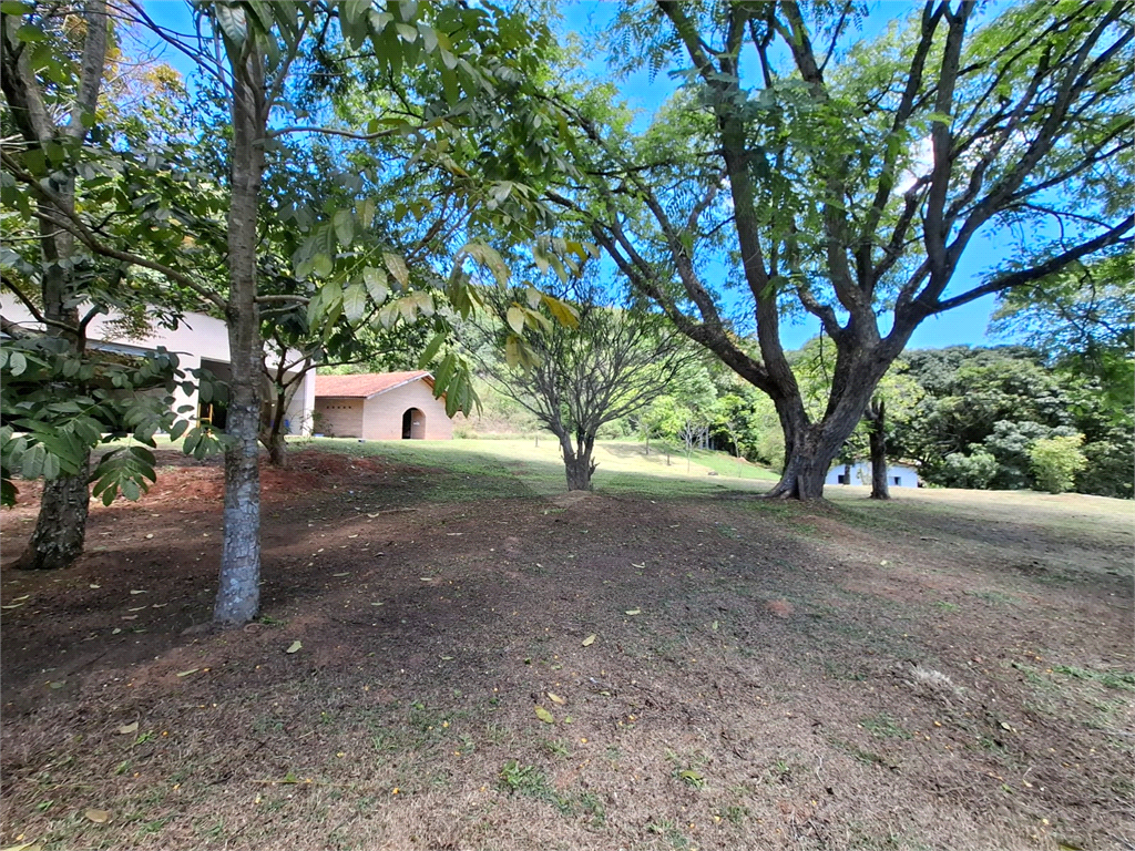 Chácara LOCAÇÃO Mairiporã com 48.000m2, 4 casas, piscina, estábulo para 6 cavalos, área gourmet e lago com peixes. 