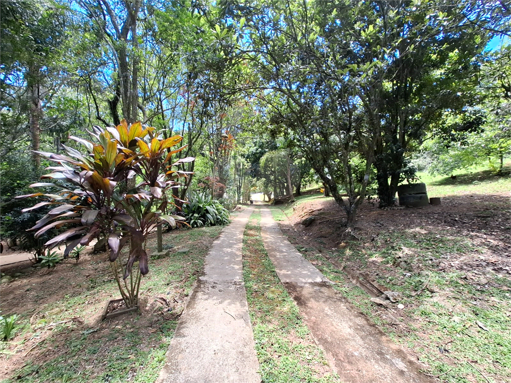 Chácara LOCAÇÃO Mairiporã com 48.000m2, 4 casas, piscina, estábulo para 6 cavalos, área gourmet e lago com peixes. 