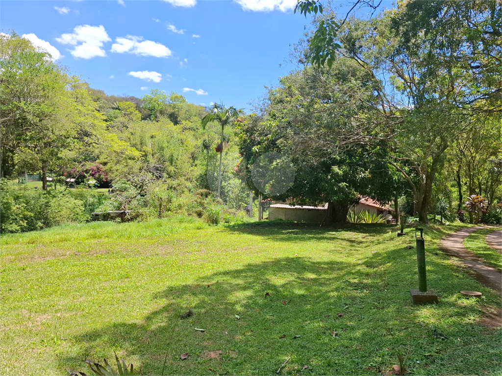 Chácara LOCAÇÃO Mairiporã com 48.000m2, 4 casas, piscina, estábulo para 6 cavalos, área gourmet e lago com peixes. 