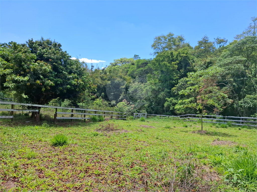 Chácara LOCAÇÃO Mairiporã com 48.000m2, 4 casas, piscina, estábulo para 6 cavalos, área gourmet e lago com peixes. 