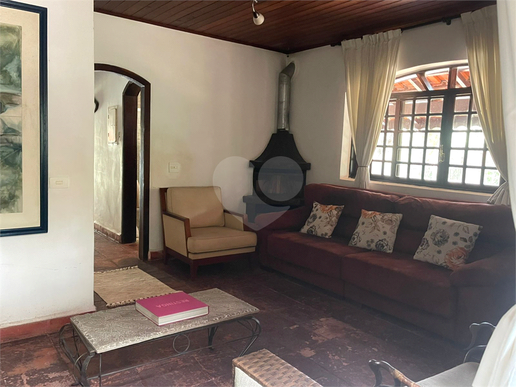 Chácara LOCAÇÃO Mairiporã com 48.000m2, 4 casas, piscina, estábulo para 6 cavalos, área gourmet e lago com peixes. 