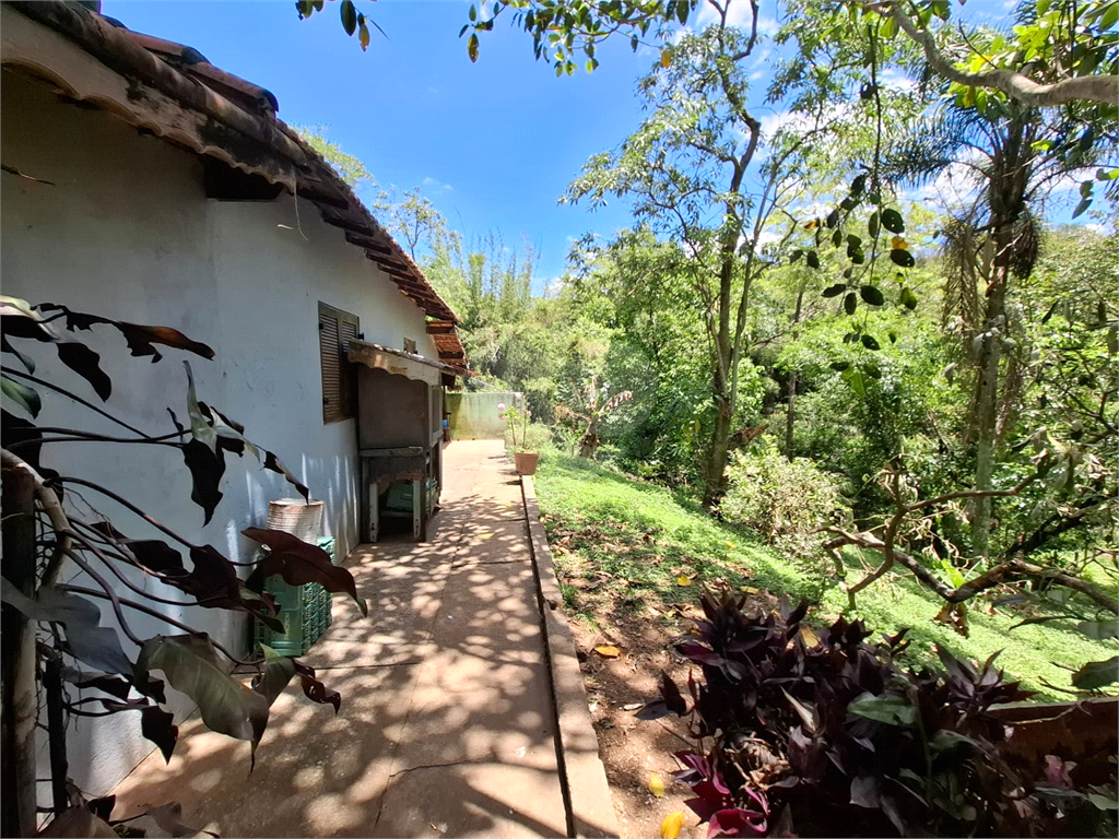 Chácara LOCAÇÃO Mairiporã com 48.000m2, 4 casas, piscina, estábulo para 6 cavalos, área gourmet e lago com peixes. 