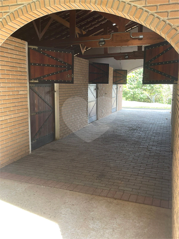 Chácara LOCAÇÃO Mairiporã com 48.000m2, 4 casas, piscina, estábulo para 6 cavalos, área gourmet e lago com peixes. 