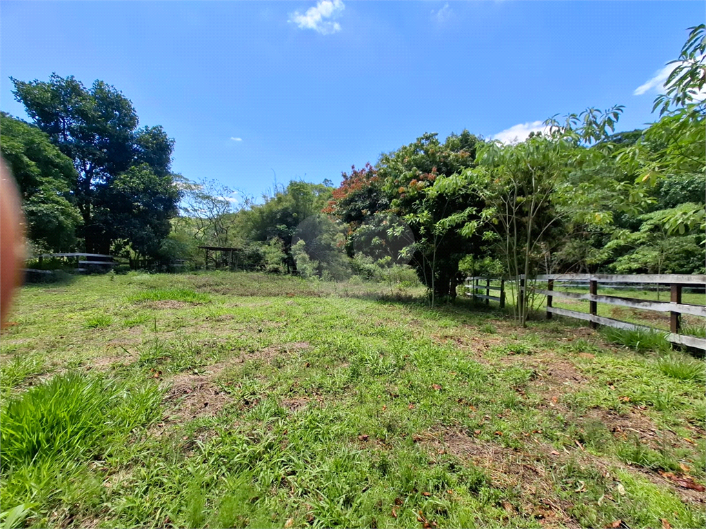 Chácara LOCAÇÃO Mairiporã com 48.000m2, 4 casas, piscina, estábulo para 6 cavalos, área gourmet e lago com peixes. 