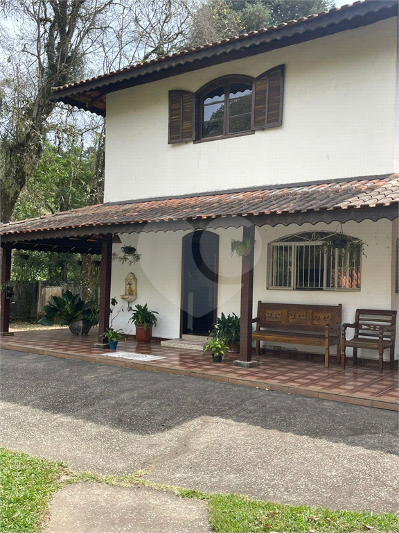 Chácara LOCAÇÃO Mairiporã com 48.000m2, 4 casas, piscina, estábulo para 6 cavalos, área gourmet e lago com peixes. 