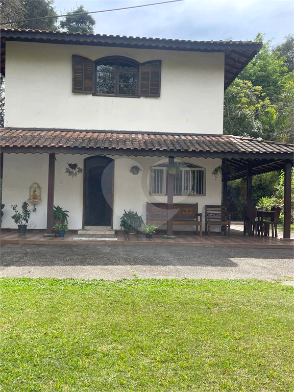 Chácara LOCAÇÃO Mairiporã com 48.000m2, 4 casas, piscina, estábulo para 6 cavalos, área gourmet e lago com peixes. 