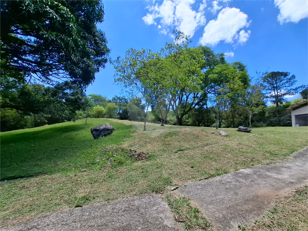 Chácara LOCAÇÃO Mairiporã com 48.000m2, 4 casas, piscina, estábulo para 6 cavalos, área gourmet e lago com peixes. 