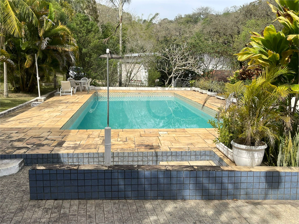 Chácara LOCAÇÃO Mairiporã com 48.000m2, 4 casas, piscina, estábulo para 6 cavalos, área gourmet e lago com peixes. 