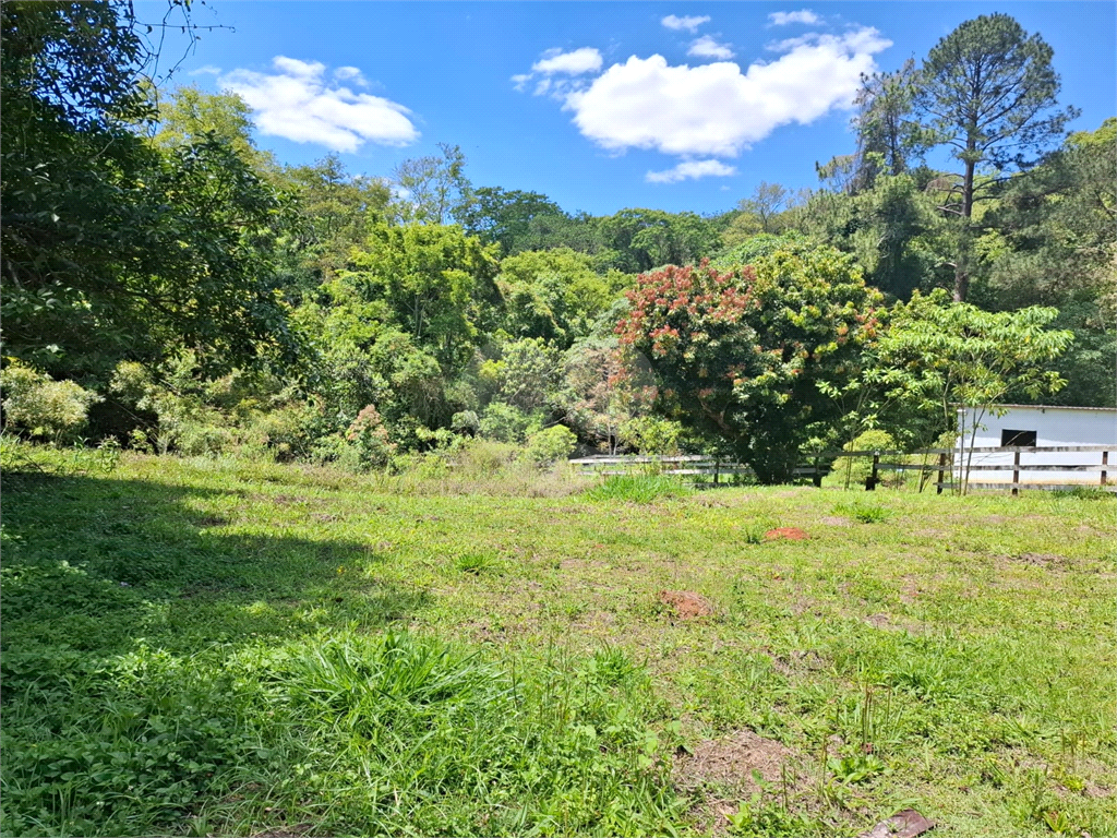 Chácara LOCAÇÃO Mairiporã com 48.000m2, 4 casas, piscina, estábulo para 6 cavalos, área gourmet e lago com peixes. 