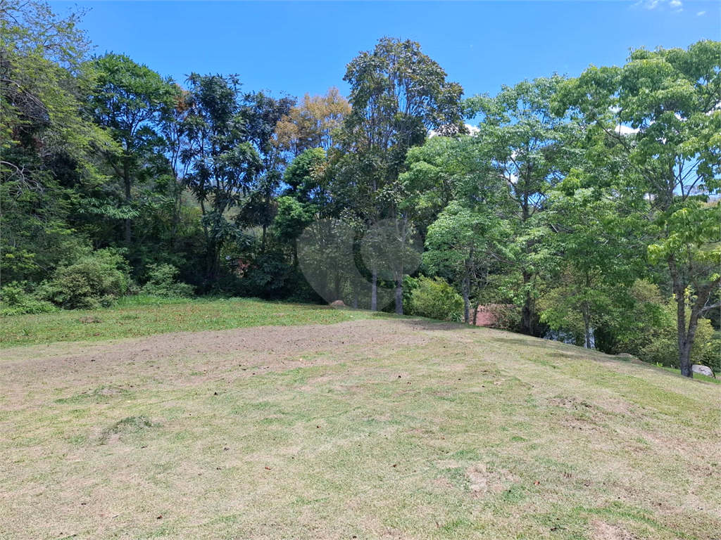 Chácara LOCAÇÃO Mairiporã com 48.000m2, 4 casas, piscina, estábulo para 6 cavalos, área gourmet e lago com peixes. 