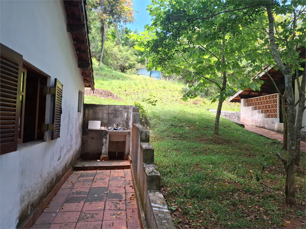 Chácara LOCAÇÃO Mairiporã com 48.000m2, 4 casas, piscina, estábulo para 6 cavalos, área gourmet e lago com peixes. 