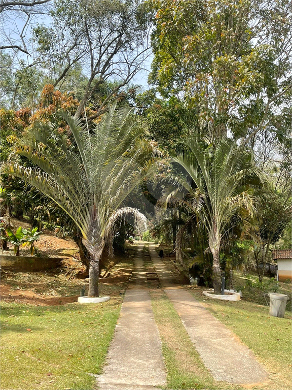 Chácara LOCAÇÃO Mairiporã com 48.000m2, 4 casas, piscina, estábulo para 6 cavalos, área gourmet e lago com peixes. 