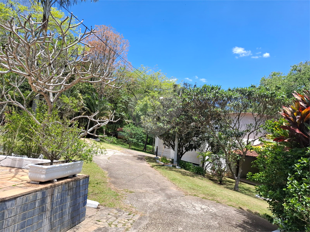 Chácara LOCAÇÃO Mairiporã com 48.000m2, 4 casas, piscina, estábulo para 6 cavalos, área gourmet e lago com peixes. 