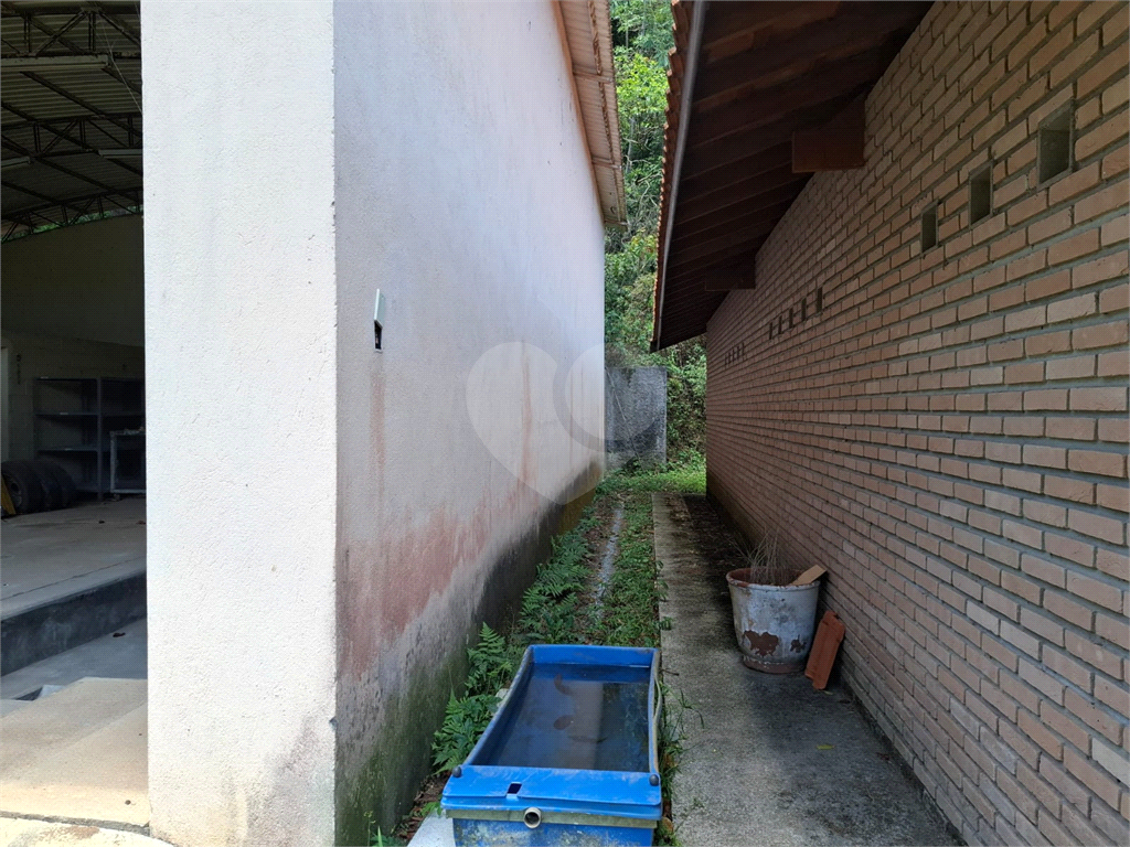 Chácara LOCAÇÃO Mairiporã com 48.000m2, 4 casas, piscina, estábulo para 6 cavalos, área gourmet e lago com peixes. 