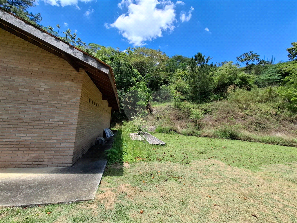 Chácara LOCAÇÃO Mairiporã com 48.000m2, 4 casas, piscina, estábulo para 6 cavalos, área gourmet e lago com peixes. 
