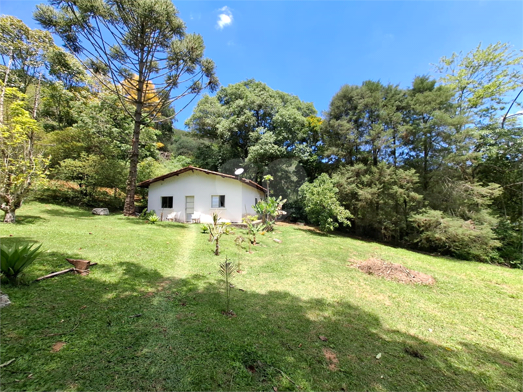 Chácara LOCAÇÃO Mairiporã com 48.000m2, 4 casas, piscina, estábulo para 6 cavalos, área gourmet e lago com peixes. 