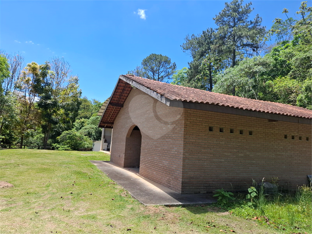 Chácara LOCAÇÃO Mairiporã com 48.000m2, 4 casas, piscina, estábulo para 6 cavalos, área gourmet e lago com peixes. 