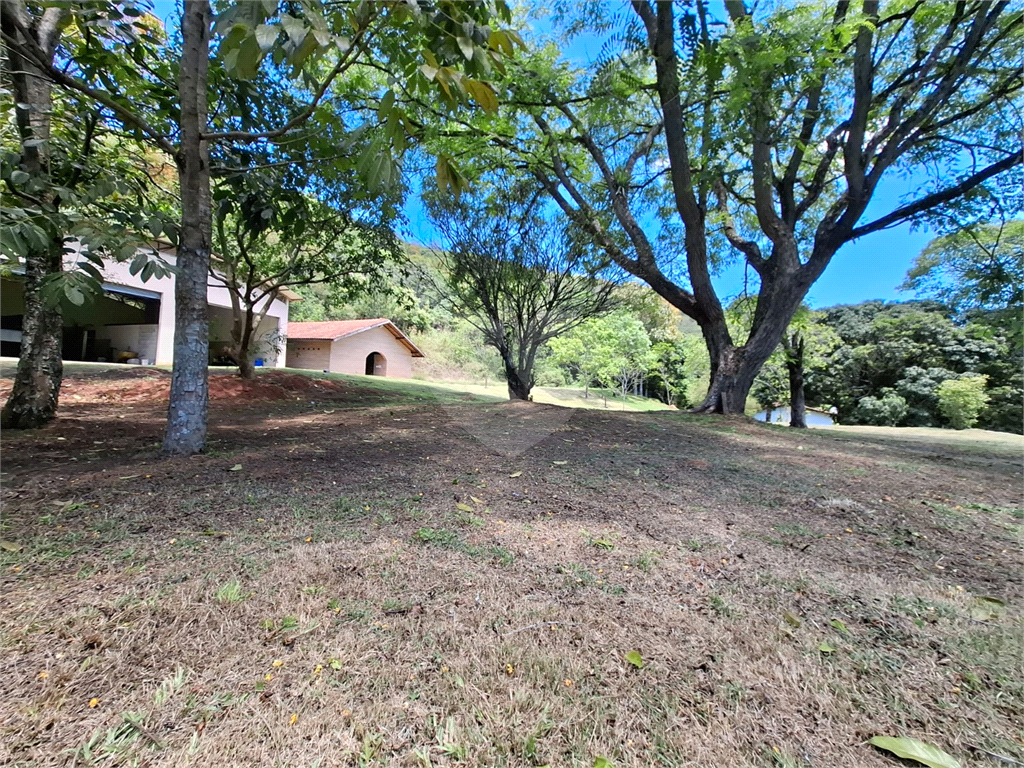 Chácara LOCAÇÃO Mairiporã com 48.000m2, 4 casas, piscina, estábulo para 6 cavalos, área gourmet e lago com peixes. 