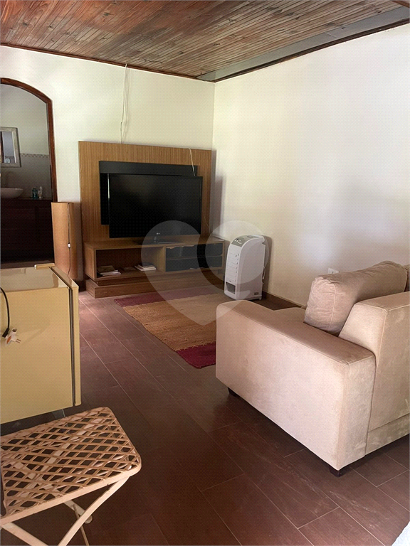 Chácara LOCAÇÃO Mairiporã com 48.000m2, 4 casas, piscina, estábulo para 6 cavalos, área gourmet e lago com peixes. 