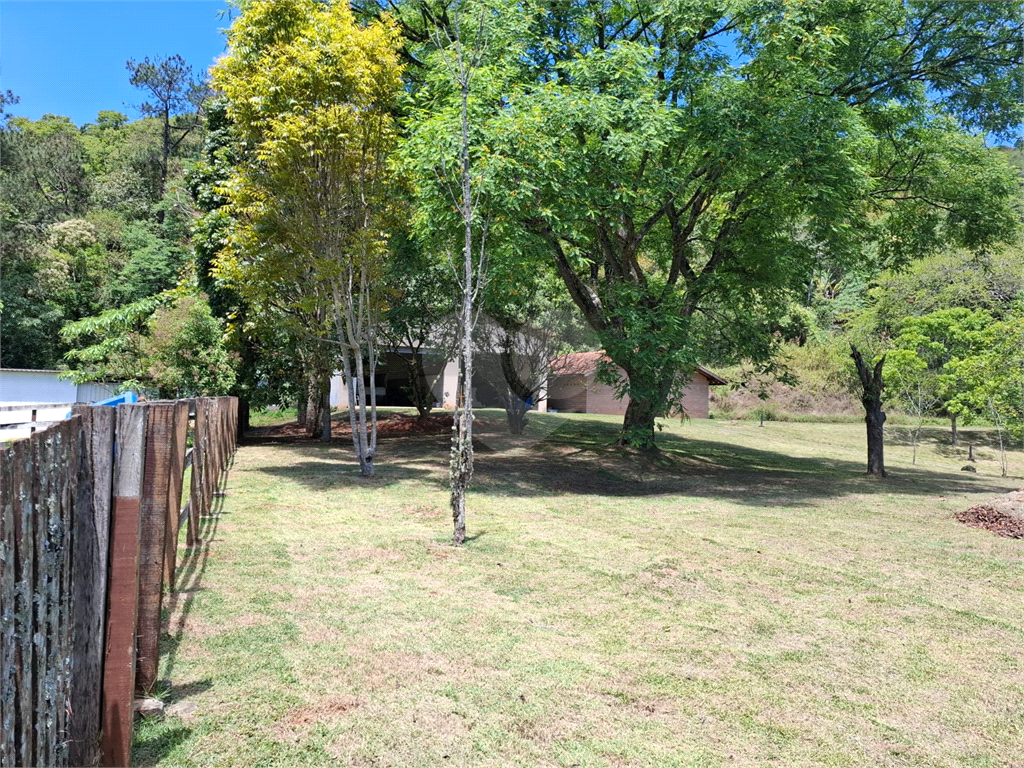 Chácara LOCAÇÃO Mairiporã com 48.000m2, 4 casas, piscina, estábulo para 6 cavalos, área gourmet e lago com peixes. 