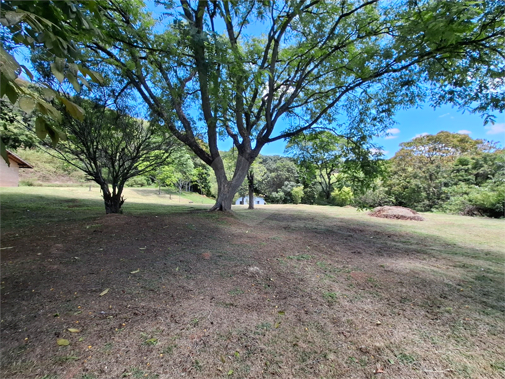 Chácara LOCAÇÃO Mairiporã com 48.000m2, 4 casas, piscina, estábulo para 6 cavalos, área gourmet e lago com peixes. 