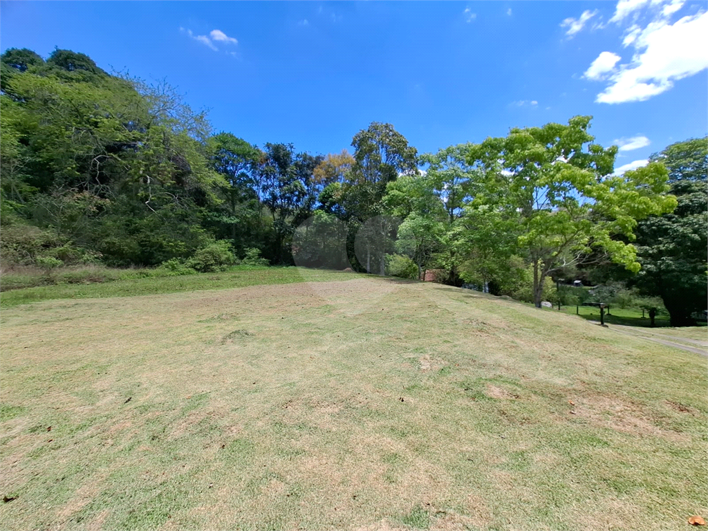 Chácara LOCAÇÃO Mairiporã com 48.000m2, 4 casas, piscina, estábulo para 6 cavalos, área gourmet e lago com peixes. 