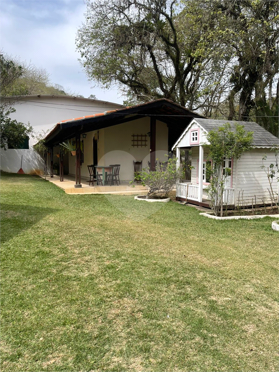 Chácara LOCAÇÃO Mairiporã com 48.000m2, 4 casas, piscina, estábulo para 6 cavalos, área gourmet e lago com peixes. 