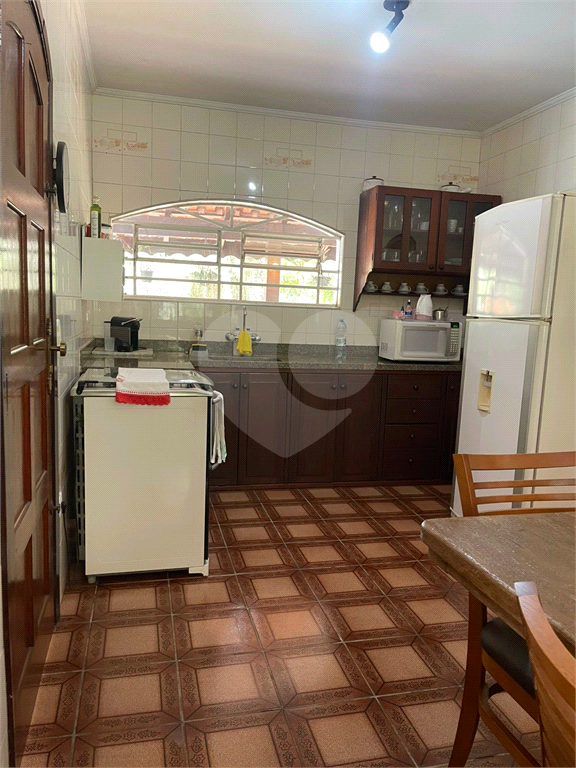 Chácara LOCAÇÃO Mairiporã com 48.000m2, 4 casas, piscina, estábulo para 6 cavalos, área gourmet e lago com peixes. 