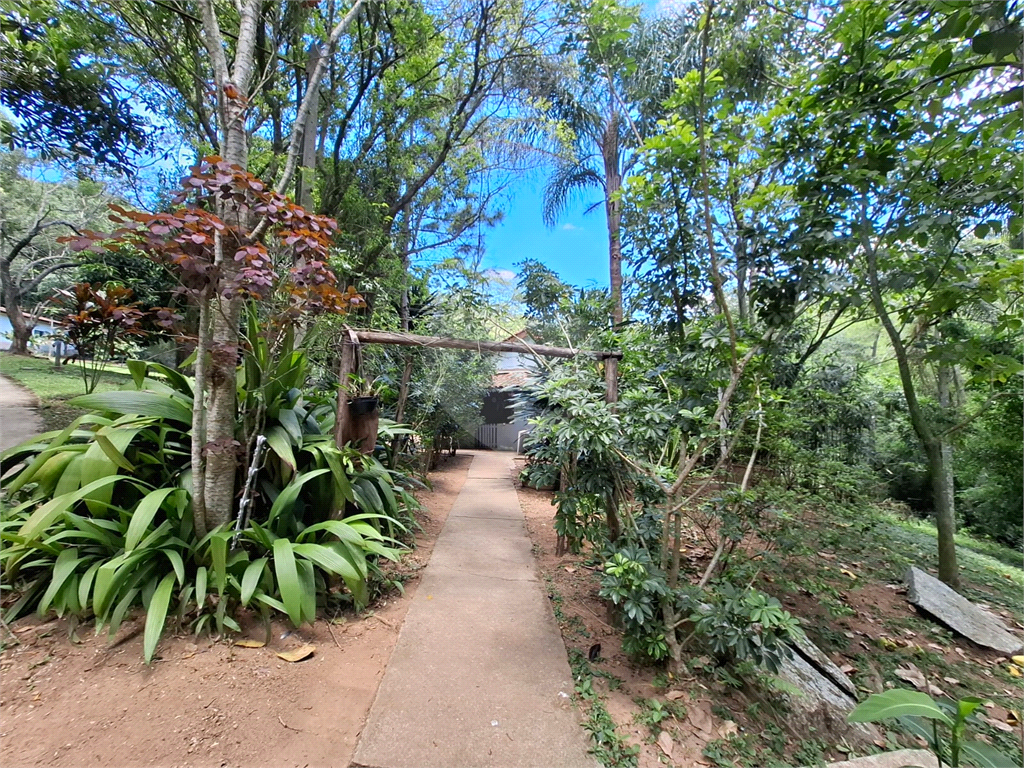 Chácara LOCAÇÃO Mairiporã com 48.000m2, 4 casas, piscina, estábulo para 6 cavalos, área gourmet e lago com peixes. 