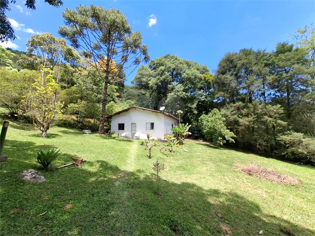 Chácara LOCAÇÃO Mairiporã com 48.000m2, 4 casas, piscina, estábulo para 6 cavalos, área gourmet e lago com peixes. 