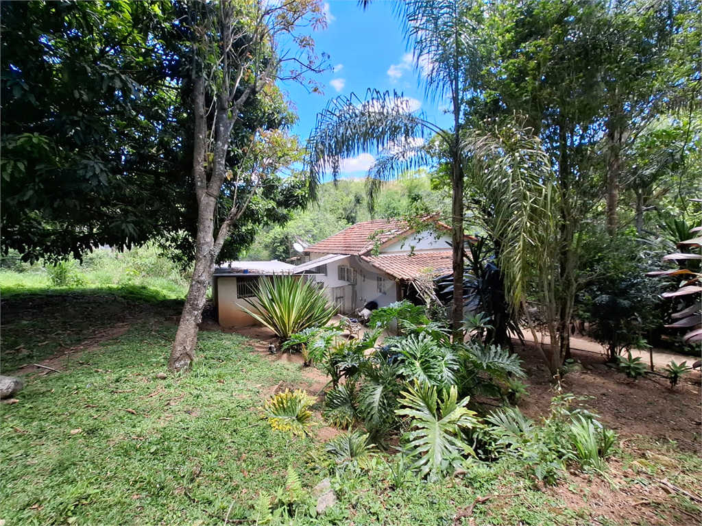 Chácara LOCAÇÃO Mairiporã com 48.000m2, 4 casas, piscina, estábulo para 6 cavalos, área gourmet e lago com peixes. 