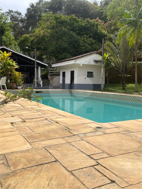 Chácara LOCAÇÃO Mairiporã com 48.000m2, 4 casas, piscina, estábulo para 6 cavalos, área gourmet e lago com peixes. 