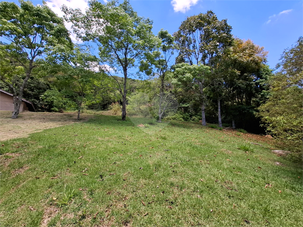 Chácara LOCAÇÃO Mairiporã com 48.000m2, 4 casas, piscina, estábulo para 6 cavalos, área gourmet e lago com peixes. 