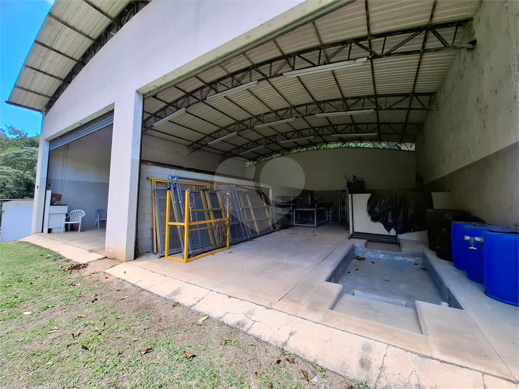 Chácara LOCAÇÃO Mairiporã com 48.000m2, 4 casas, piscina, estábulo para 6 cavalos, área gourmet e lago com peixes. 