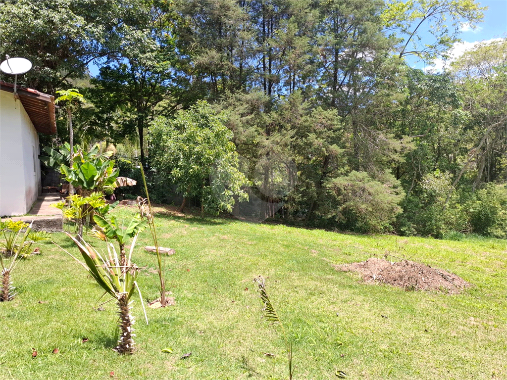 Chácara LOCAÇÃO Mairiporã com 48.000m2, 4 casas, piscina, estábulo para 6 cavalos, área gourmet e lago com peixes. 
