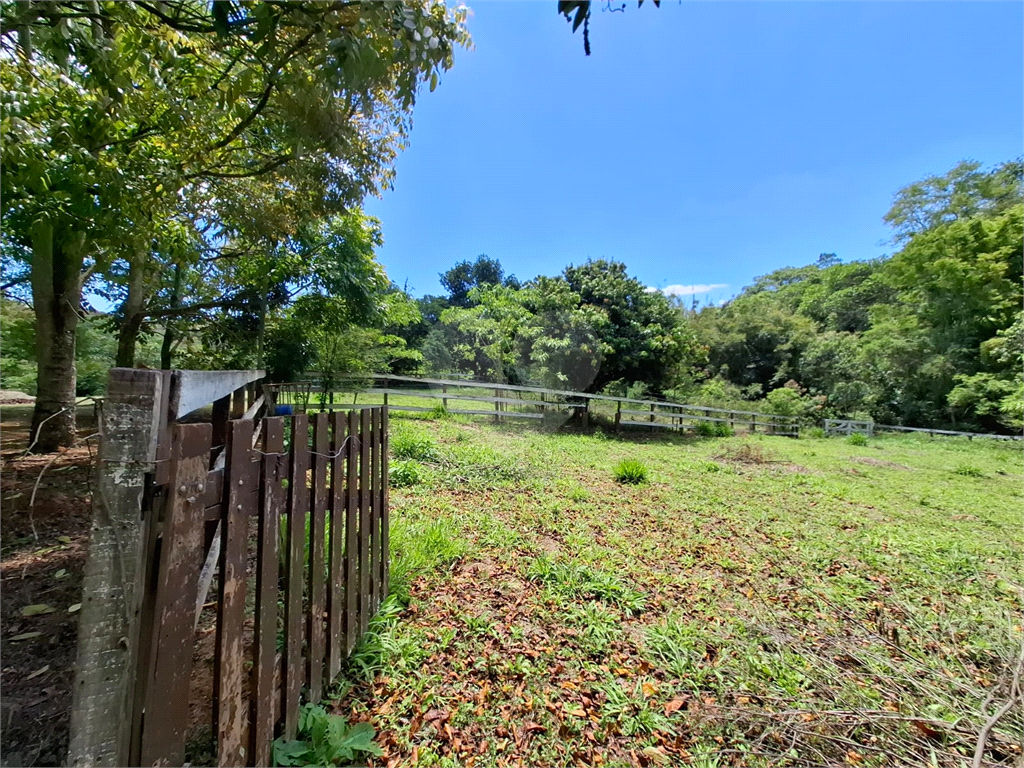 Chácara LOCAÇÃO Mairiporã com 48.000m2, 4 casas, piscina, estábulo para 6 cavalos, área gourmet e lago com peixes. 