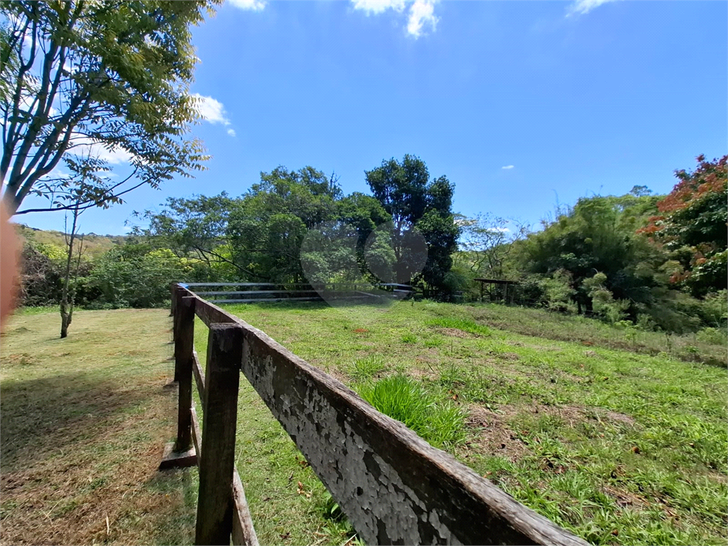 Chácara LOCAÇÃO Mairiporã com 48.000m2, 4 casas, piscina, estábulo para 6 cavalos, área gourmet e lago com peixes. 