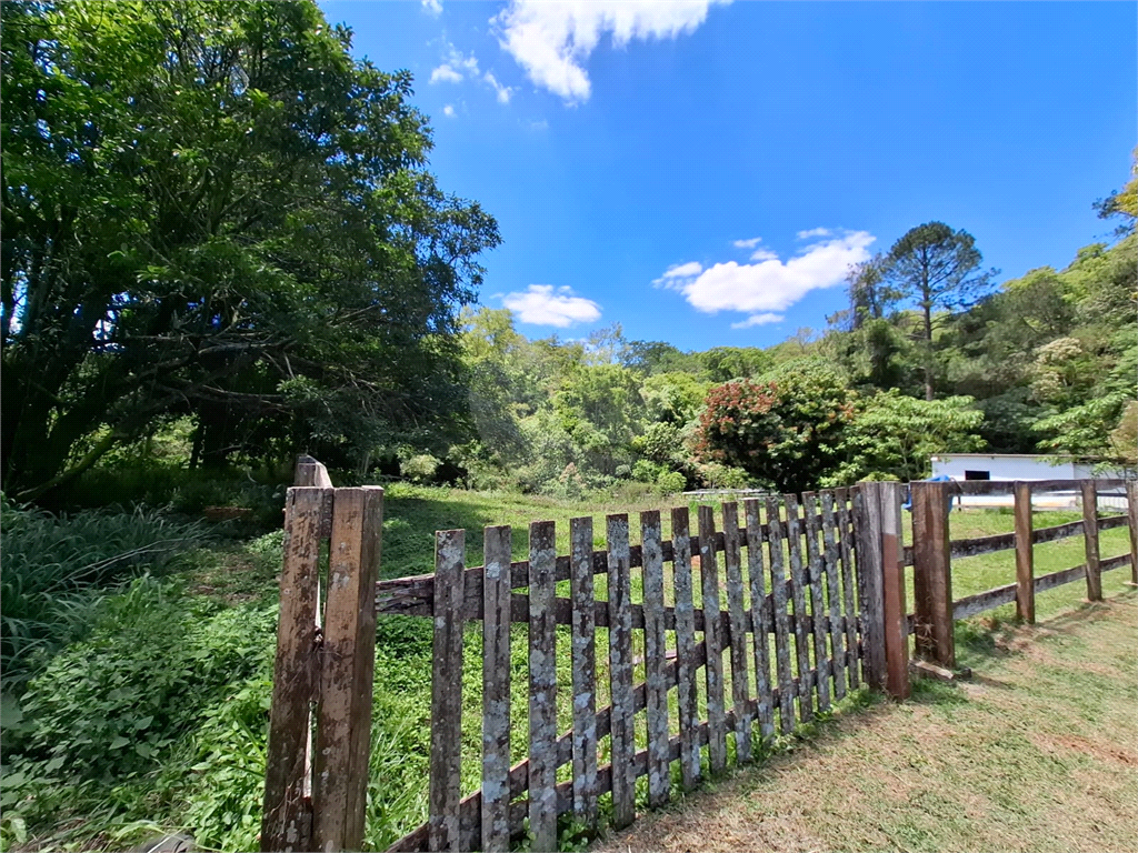 Chácara LOCAÇÃO Mairiporã com 48.000m2, 4 casas, piscina, estábulo para 6 cavalos, área gourmet e lago com peixes. 