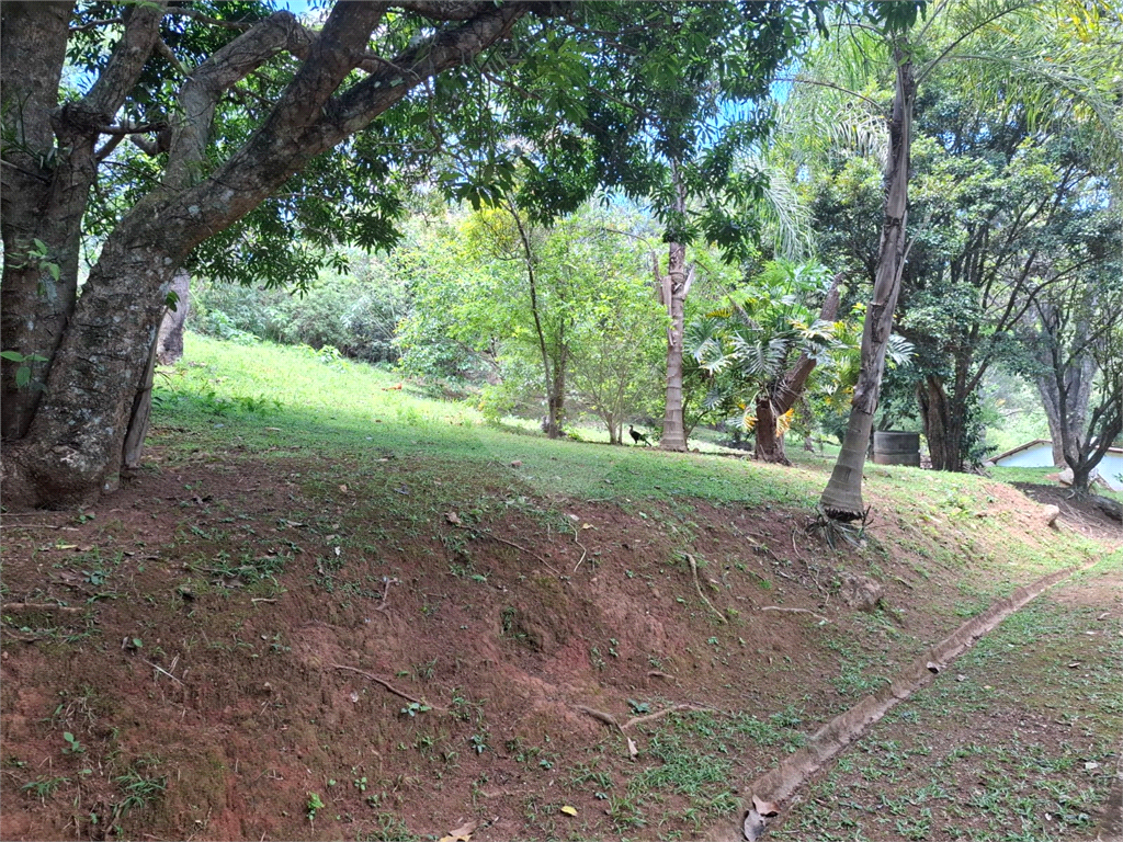 Chácara LOCAÇÃO Mairiporã com 48.000m2, 4 casas, piscina, estábulo para 6 cavalos, área gourmet e lago com peixes. 