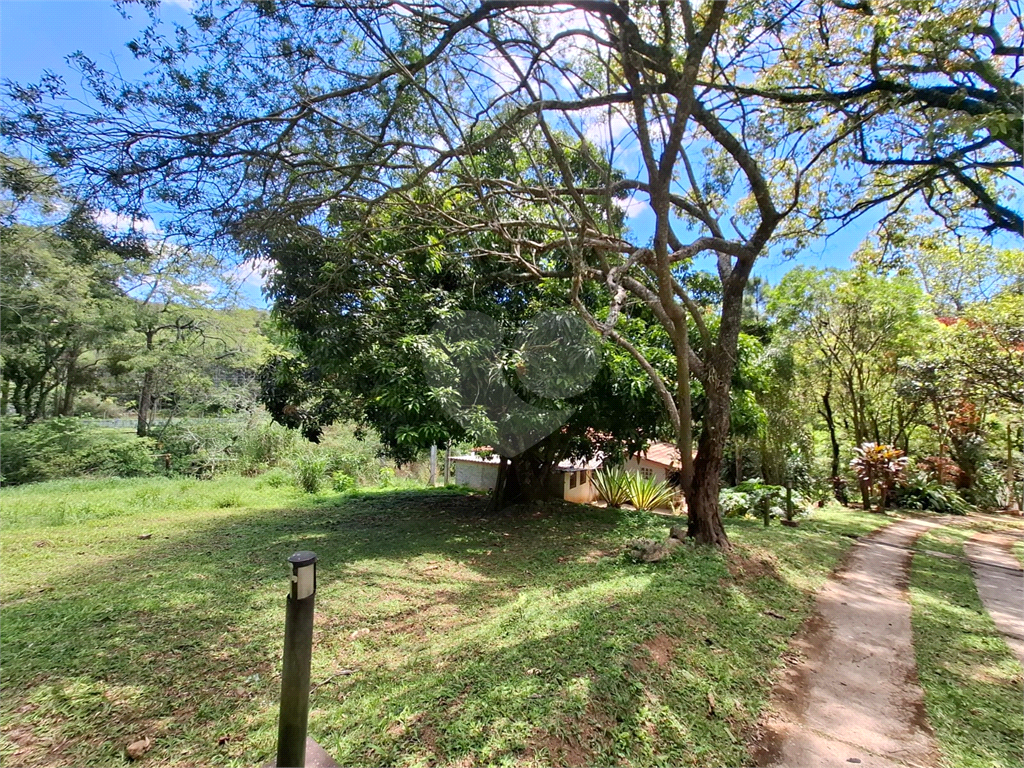Chácara LOCAÇÃO Mairiporã com 48.000m2, 4 casas, piscina, estábulo para 6 cavalos, área gourmet e lago com peixes. 