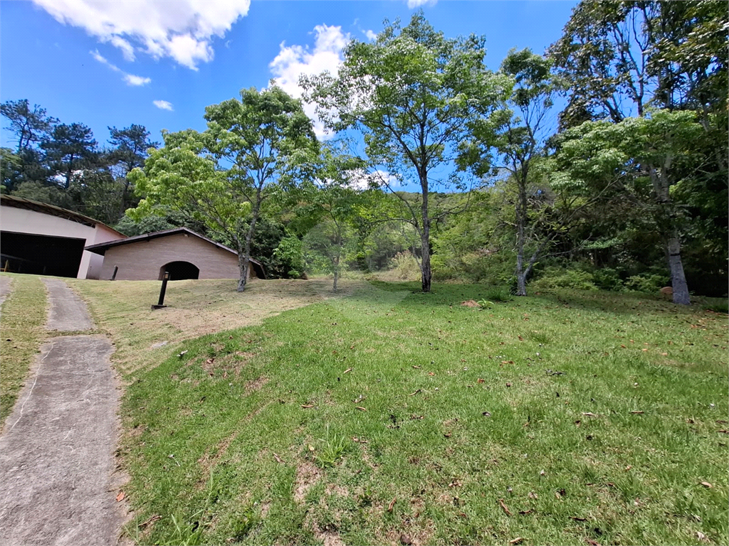 Chácara LOCAÇÃO Mairiporã com 48.000m2, 4 casas, piscina, estábulo para 6 cavalos, área gourmet e lago com peixes. 
