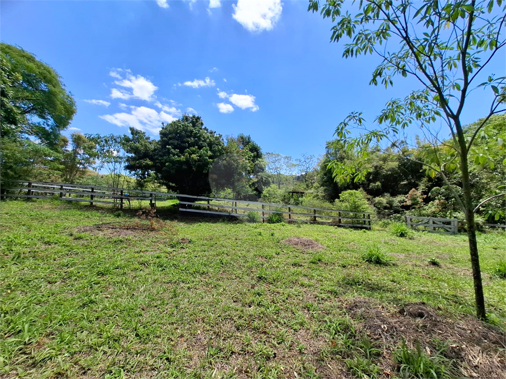 Chácara LOCAÇÃO Mairiporã com 48.000m2, 4 casas, piscina, estábulo para 6 cavalos, área gourmet e lago com peixes. 
